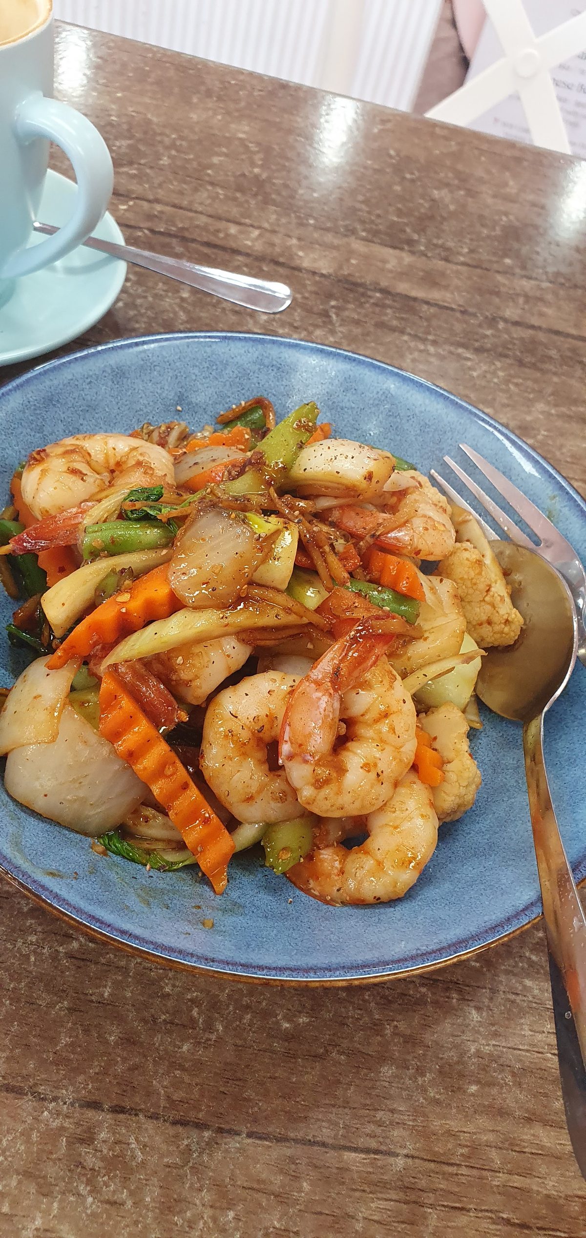 Prawn and vegetable stir-fry on a blue plate
